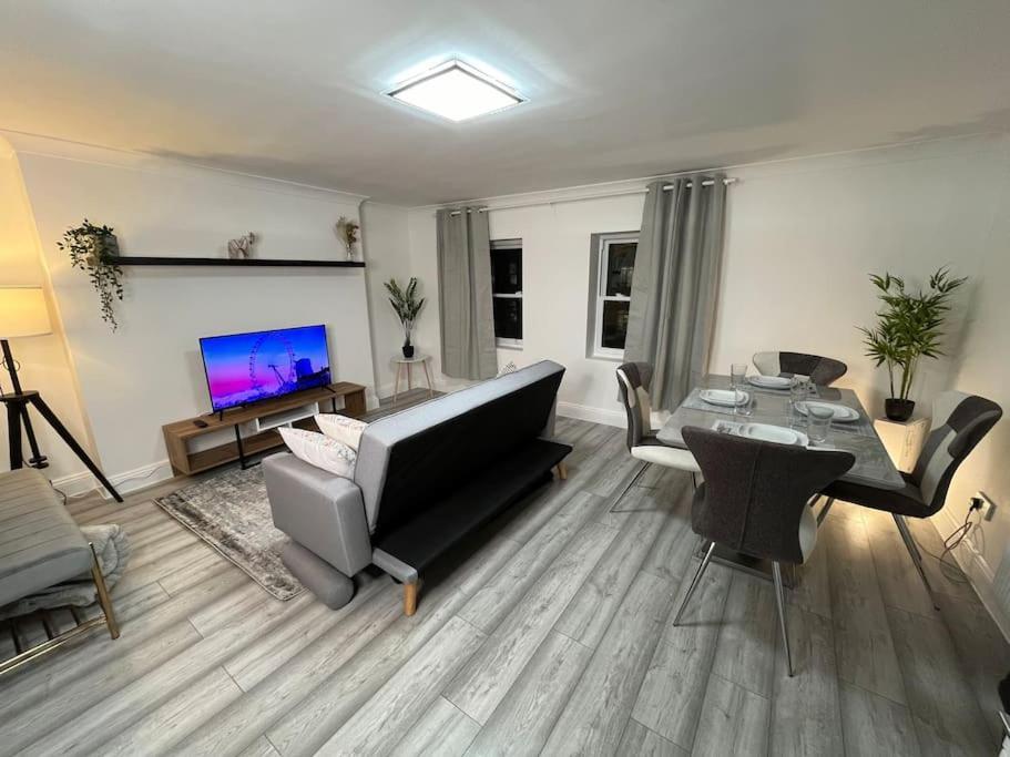Modern & Stylish Haven In Heart Of London Apartment Exterior photo